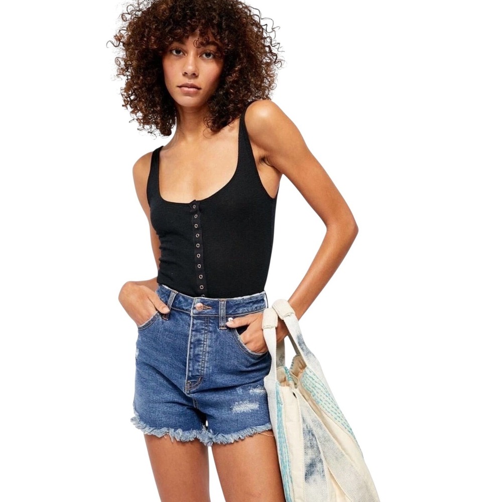 Free People We The Free Curvy High Rise Distressed Denim Shorts Size 27 Blue